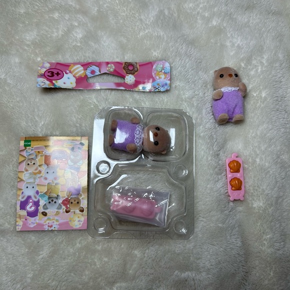 Calico Critters Blind Box Otter - Picture 3 of 3